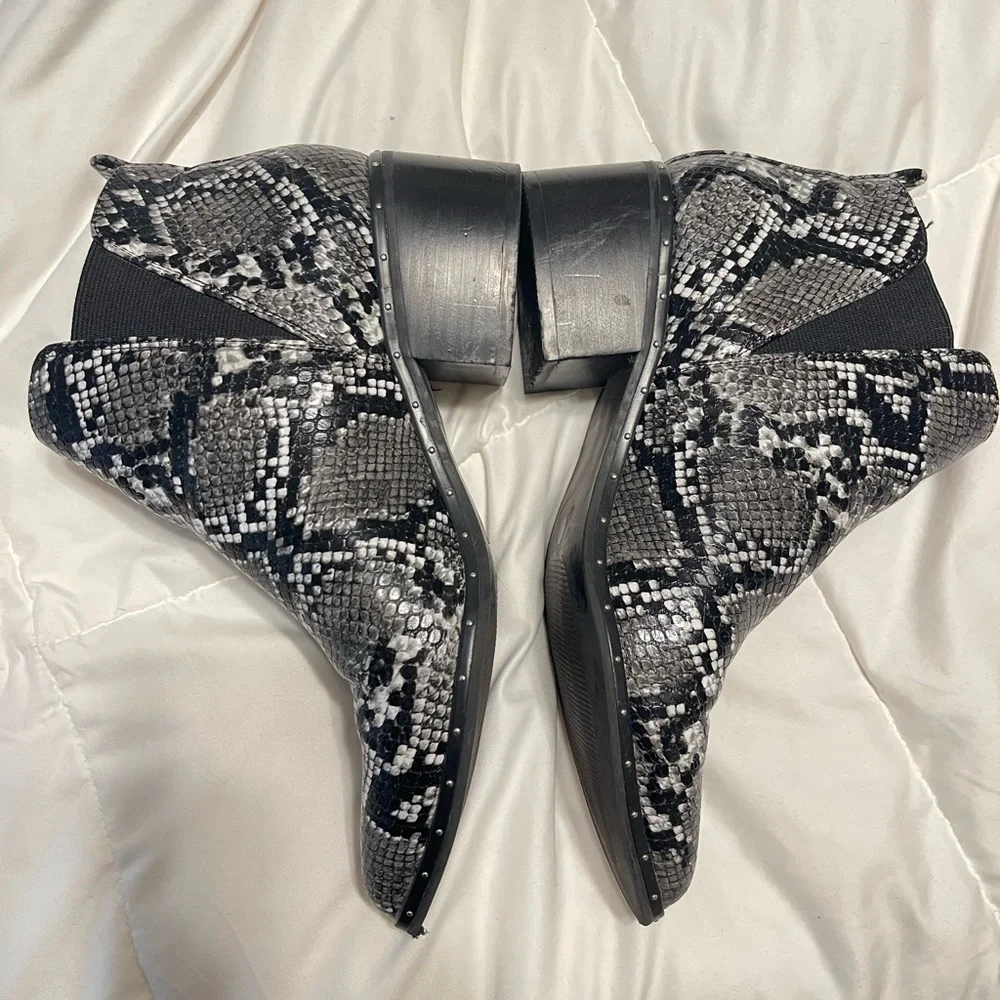 Faux Snake Skin (6m) Bar III Gabby Bootie - Picture 2 of 6